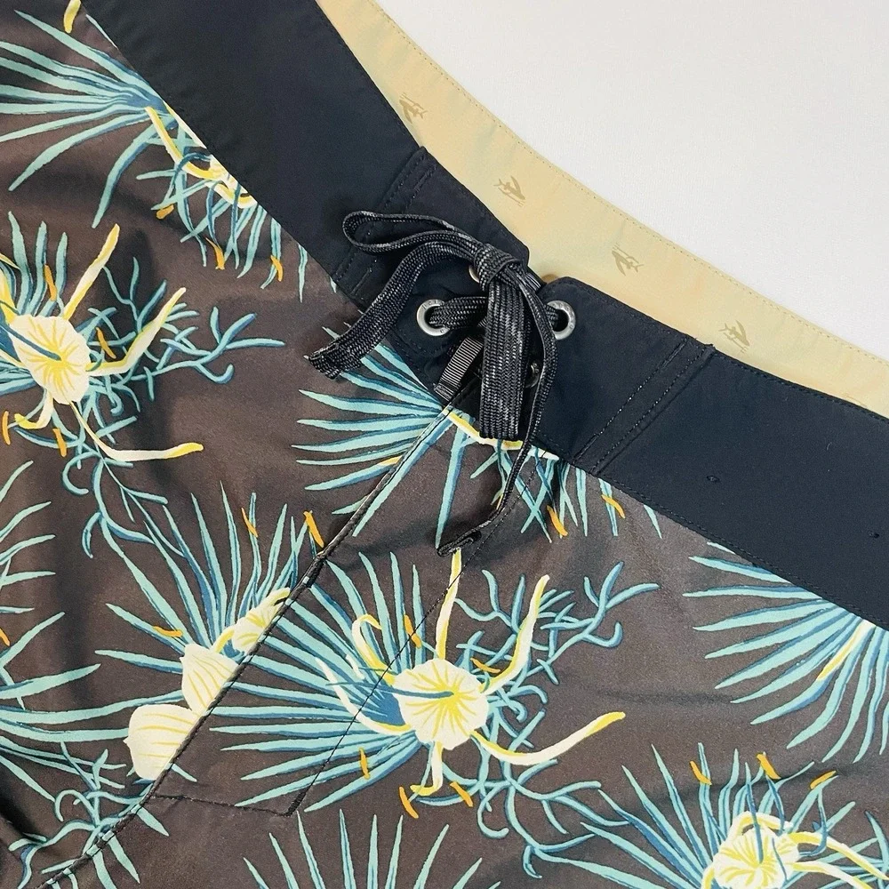 Patagonia Men's Board‎ Shorts Tropical Floral Print Black Blue Size 34